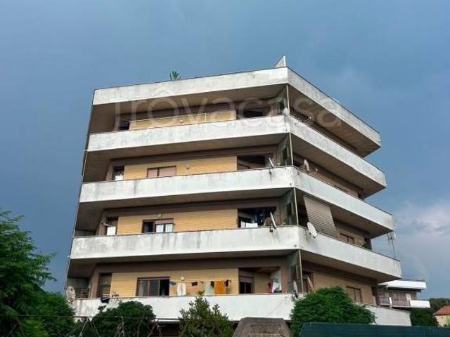 Stabile/palazzo in vendita a Pomezia via Zara, 25