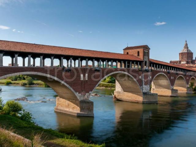Stabile/palazzo in vendita a Pavia via Montefiascone, San Pietro