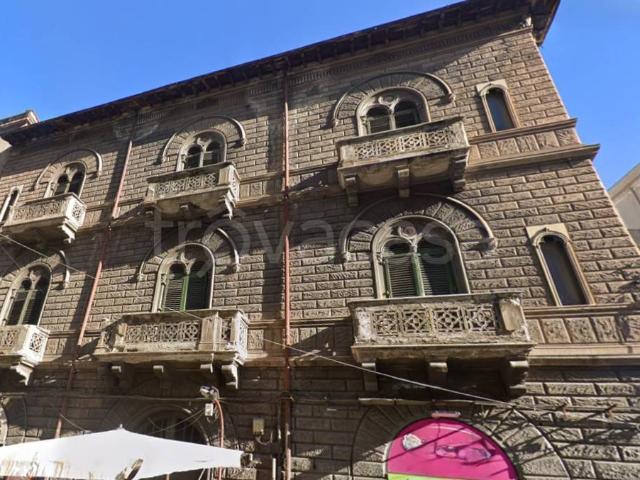 Stabile/palazzo in vendita a Palermo corso Tukory, 43, Cassaro