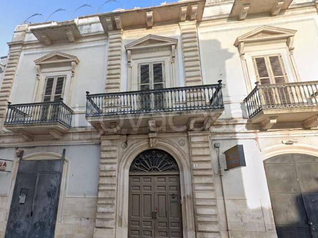 Stabile/palazzo in vendita a Palo del Colle