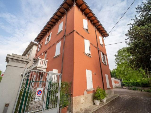 Stabile/palazzo in vendita a Parma, Vicofertile
