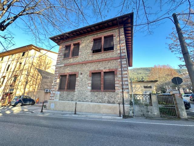 Stabile/Palazzo in vendita a Pietrasanta