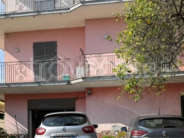 Stabile/palazzo in vendita a Quarto via Trefole, 30