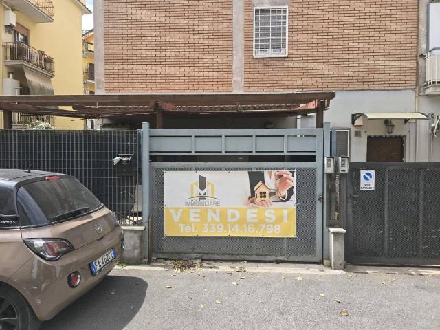 Stabile/palazzo in vendita a Roma via dei Balestrucci, 19, Tor Tre Teste Torre Maura