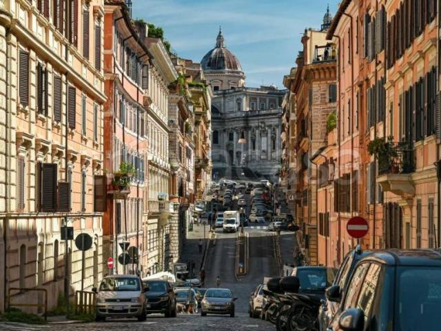 Stabile/palazzo in vendita a Roma via Urbana, Monti