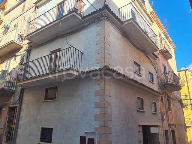 Stabile/palazzo in vendita a Ragusa via Giambattista Odierna, Centro città