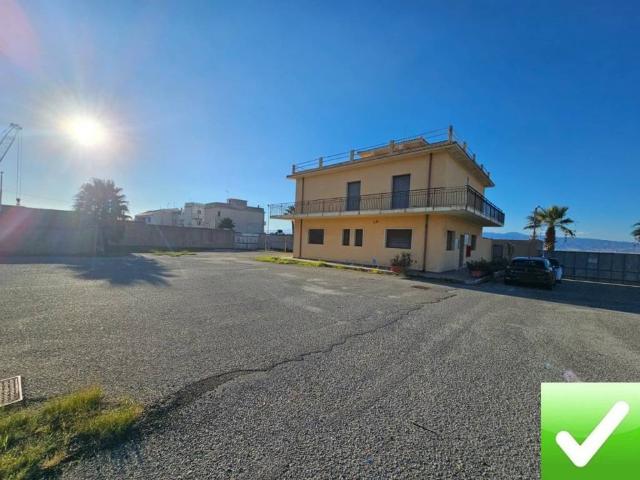 Stabile/palazzo in vendita a Reggio di Calabria, Pellaro