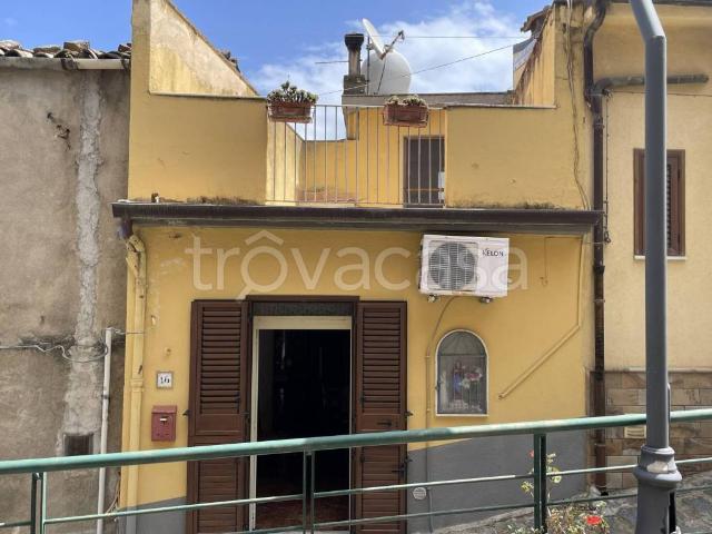 Stabile/palazzo in vendita a Reitano