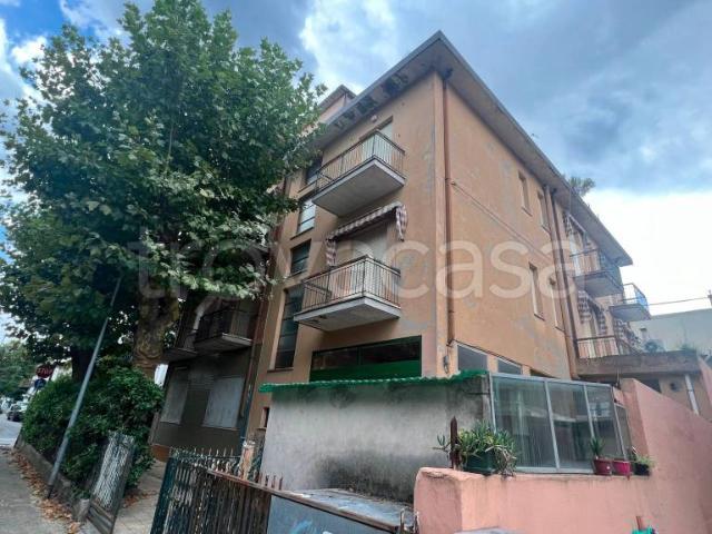 Stabile/palazzo in vendita a Rimini, Viserba