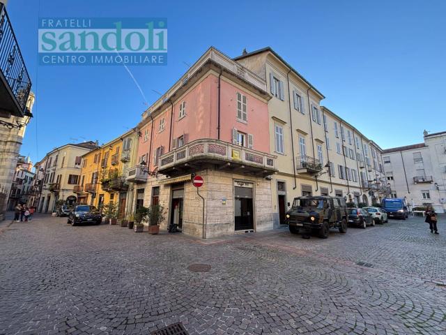 Stabile/Palazzo in vendita a Vercelli, Centro