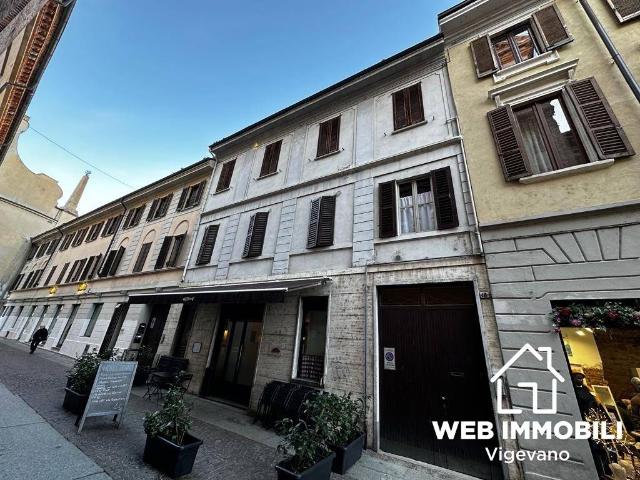 Stabile/palazzo in vendita a Vigevano piazza Ducale