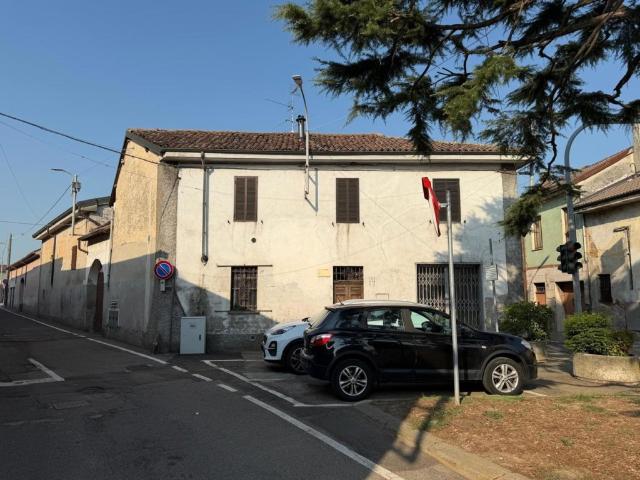 Stabile/palazzo in vendita ad Albonese