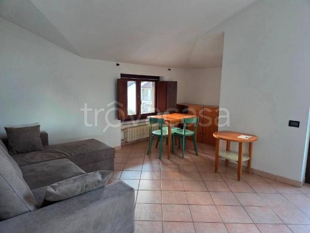 Stabile/palazzo in affitto a Cavour