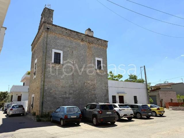 Stabile/palazzo in affitto a Galatone via Giacomo Caputo
