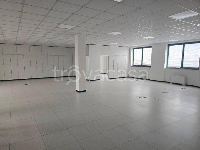 Stabile/palazzo in affitto a Settimo Milanese