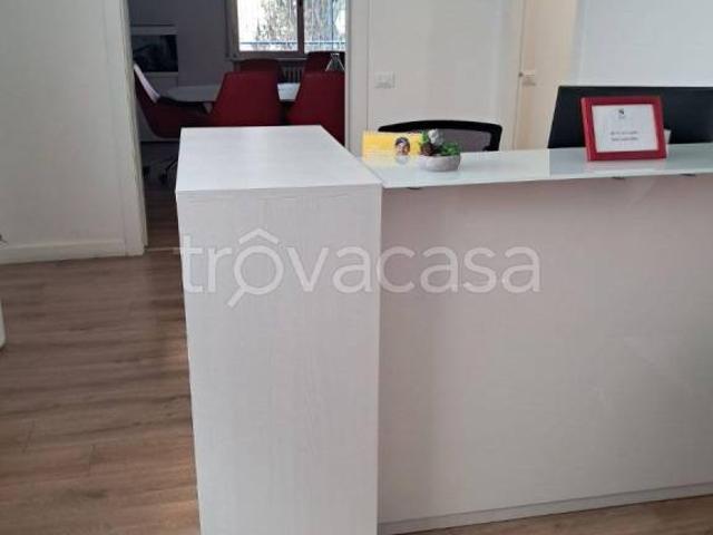 Stabile/palazzo in affitto a Roma, EUR