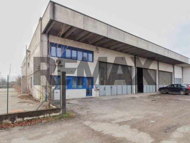 Stabile/palazzo in affitto a Voghera