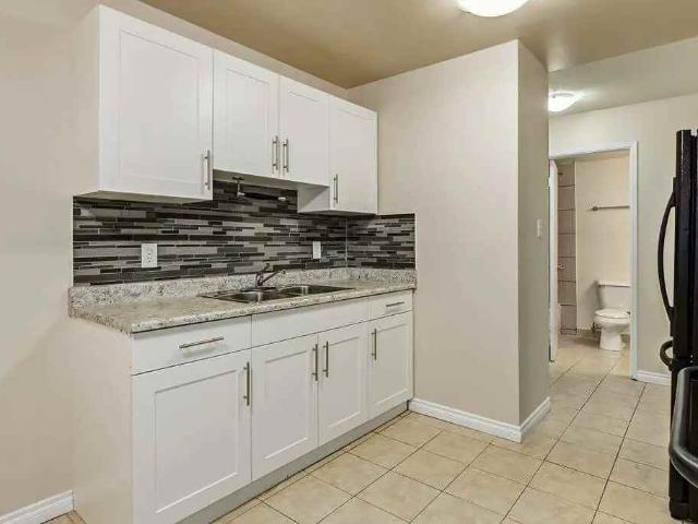 Stacy Manor 1 Bedroom Apartment for Rent at 10750 116 St Nw, Edmonton, AB T5H 3M2 Queen Mary Park