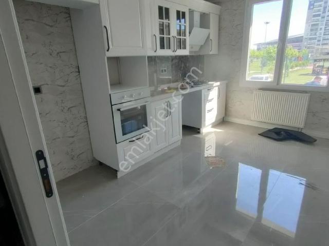 Stad Civarı 3 Yıllık Site İçerisinde 1+1 Kiralık Daire
