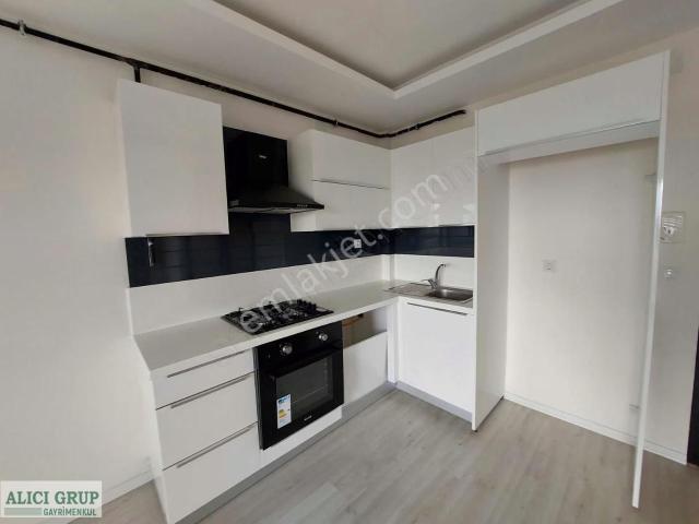 #stad Yakını İskanlı Az Katlı Hasarsız Binada Satılık 1+1 Daire
