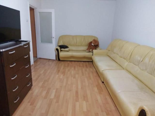 Stadion, str. Primaverii apartament cu 2 camere si centrala proprie