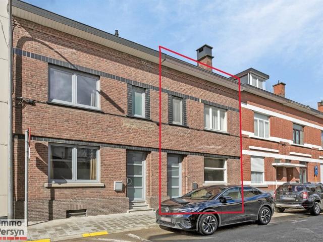 Stadwoning met 3 slaapkamers, badkamer, 2 toiletten