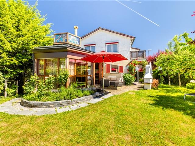 Stadt trifft Natur – Doppelhaus mit einzigartiger Gartenidylle