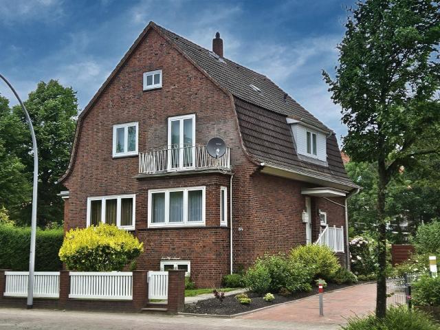 Stadt Villa mit Altbau Charme, nah zur City und zum Schlossgarten, mit großem Grundstück und Garage