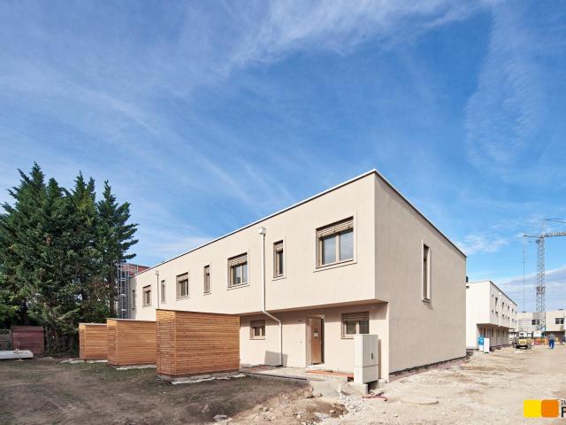 Stadt küsst Land: Reihenhäuser jetzt fertiggestellt. Open House am Fr. 4.4 13 bis 16 Uhr. Herrenholzgasse 5