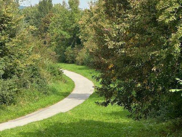 Stadtnahe 2 Zimmer Wohnung mit Loggia: perfekt für Singles oder Anleger!