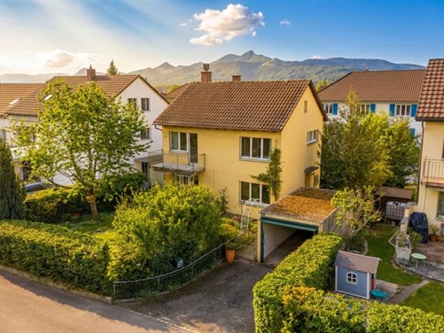STADTNÄHE TRIFFT RUHE EINFAMILIENHAUS MIT ENTWICKLUNGSPOTENZIAL IN OLTEN