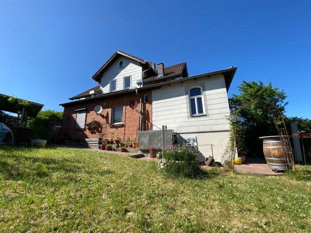 Stadtnahes Zweifamilienhaus vermietet auf traumhaftem Grundstück in Coburg