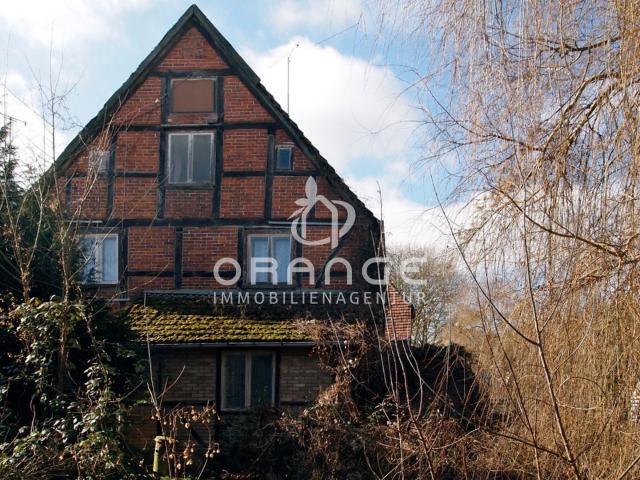 Stadthaus am Fluss sanierungsbedürftiges Mehrfamilienhaus