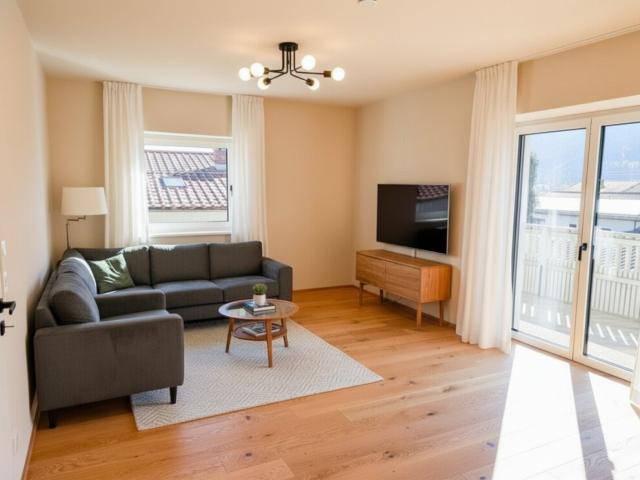STADTLEBEN GENIESSEN: HELLE, VOLLRENOVIERTE 3 ZIMMER WOHNUNG MIT BALKON UND CARPORT IN SPITTAL/DRAU
