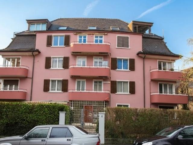 Stadtleben und Ruhe vereint: Attraktive 2.5 Zimmerwohnung mit Balkon in 8003 Zürich