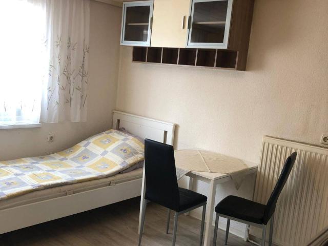 Stadtrand LINZ / St. Martin b. Traun, Möblierte, neu renovierte Einzelzimmer, Pendlerzimmer