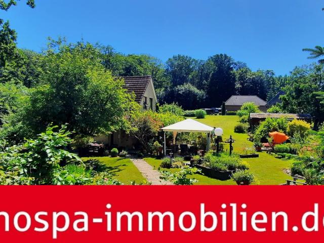 Stadtrandlage und voll im Grünen: Großes Grundstück mit Restbausubstanz in Schleswig!