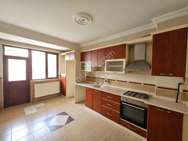 Stadyum Ve Barış Caddesine Oldukça Yakın 2+1 Satılık Site İçerisinde Geniş 3+1 Fırsat Daire