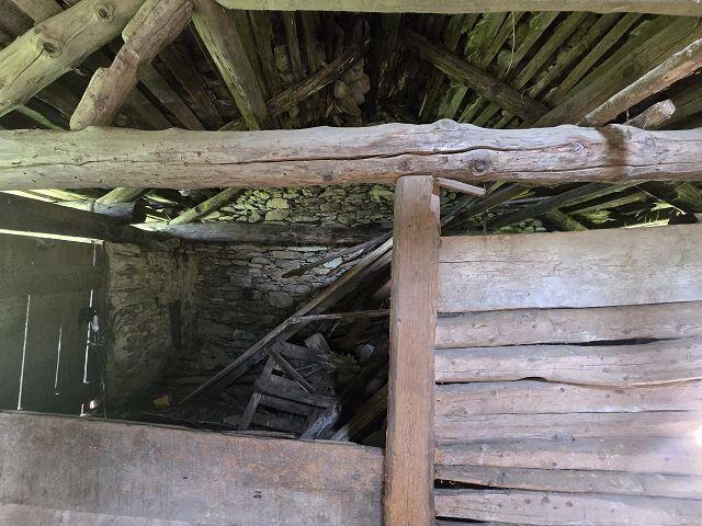 Stall zum Ausbauen und erweitern, ruhige, sonnige Lage /Stalla da ristrutturare con possibilità di ampliamento soleggiata, tranquilla, e bella vista | dreamo. Ch