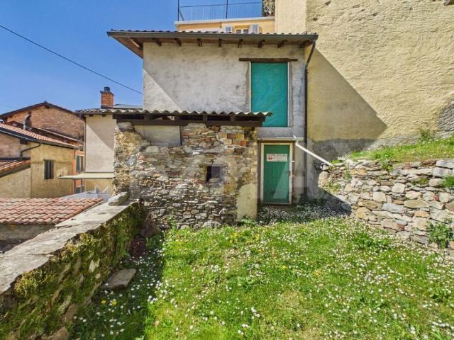 Stalla con potenziale abitativo collegabile a casa rinnovata