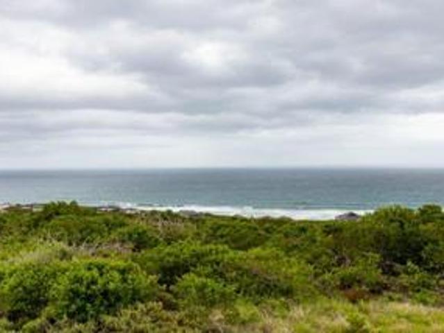 stand with spectacular ocean and whi.