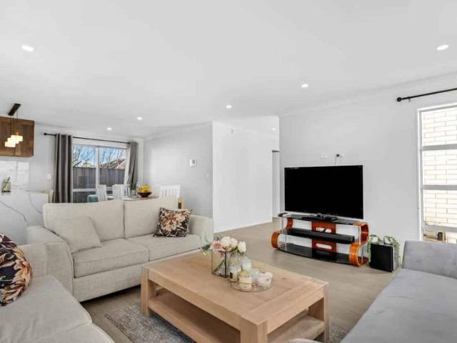 STAND ALONE 4 Bedroom 3 Bathroom home in Papatoetoe Short Term considered