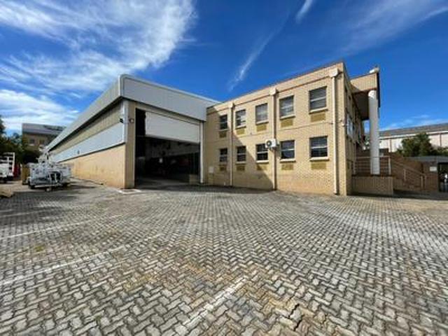 stand alone 795sqm warehouse to let.