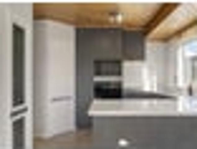 Stand alone Single Level Home! Must Sell!