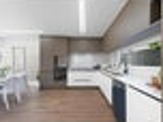 Stand Alone, Spacious & Good Neighbourhood!