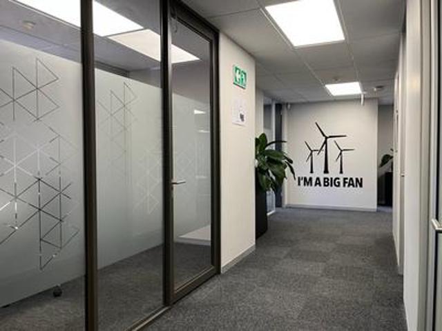 standout 409m² office with table mou.