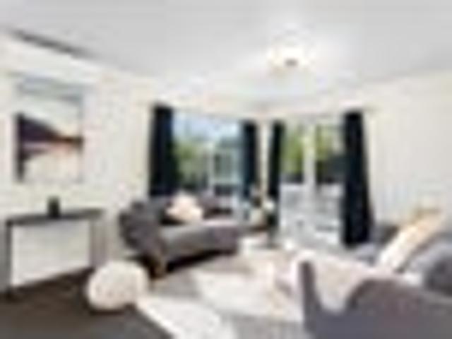 Standalone, spacious, Privacy & carparks
