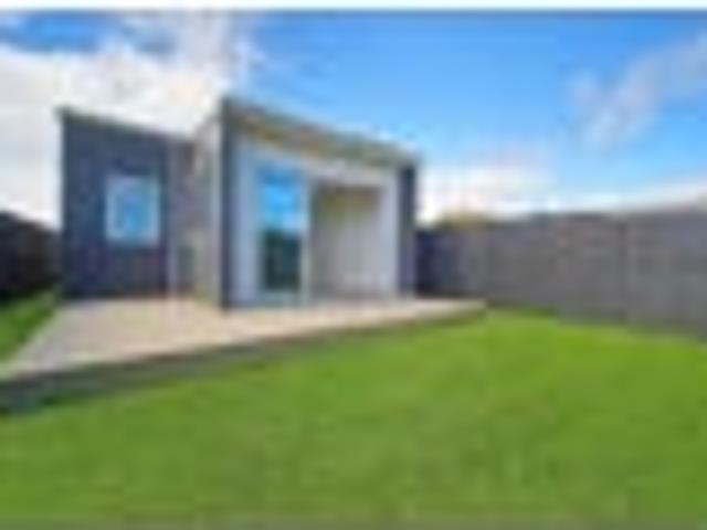 STANDALONE 3 BEDROOM WITH STUDY & GARAGE!