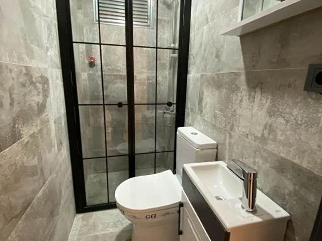 Standartların Üzerinde Bir Daire alhemen taşın