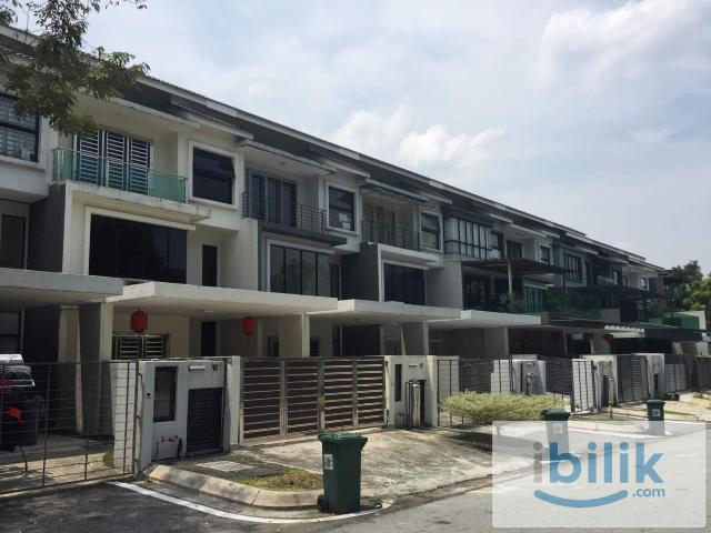 Standing tall at 3 storeys House, luxurious Lake Fields, sungai Besi